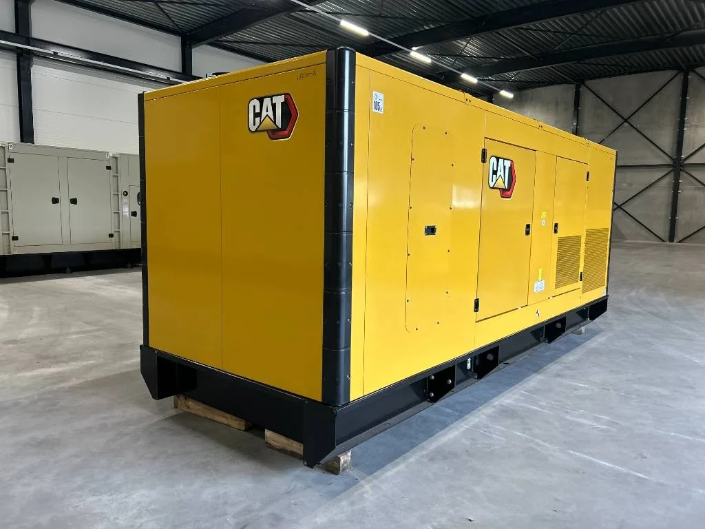 Groupe électrogène diesel Caterpillar 715 kVA triphasé – DE715E0 — vue 2