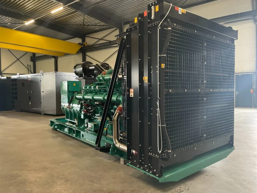 Groupe électrogène diesel Cummins 2 250 kVA triphasé – C2250D5E — vue 3