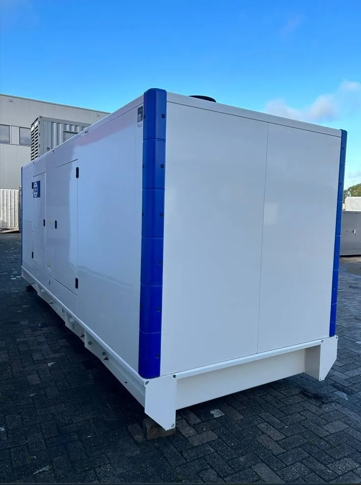 Groupe électrogène diesel FG Wilson 605 kVA triphasé – P605-3 — vue 2