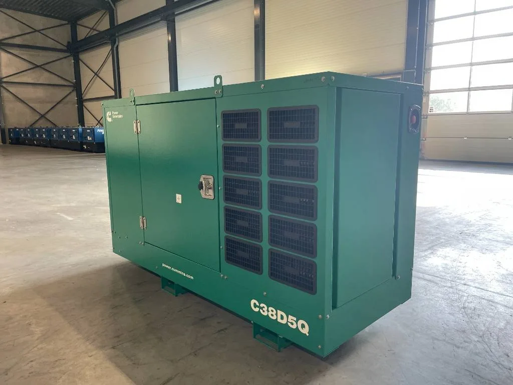 Groupe électrogène diesel Cummins 38 kVA triphasé – C38D5Q — vue 3