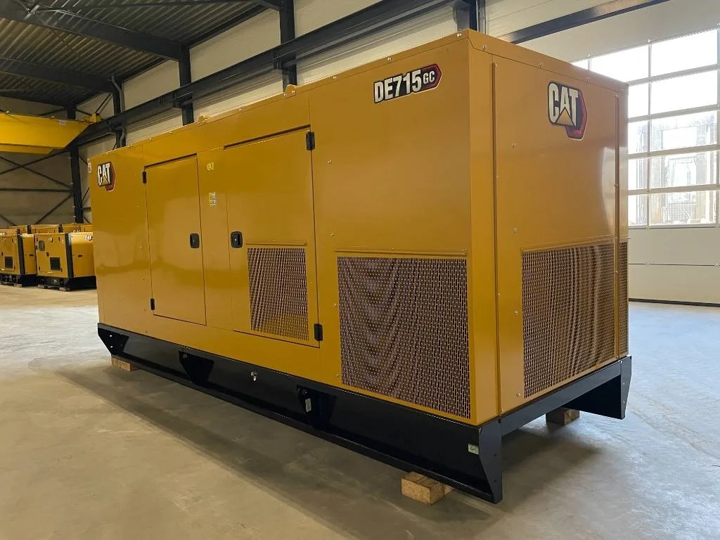 Groupe électrogène diesel Caterpillar 715 kVA triphasé – DE715GC — vue 3