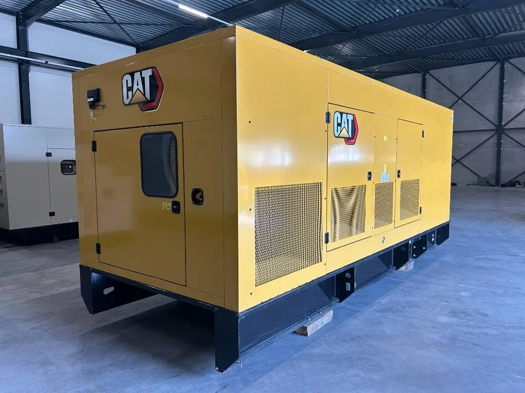 Groupe électrogène diesel Caterpillar 850 kVA triphasé – DE850E0 — vue 2