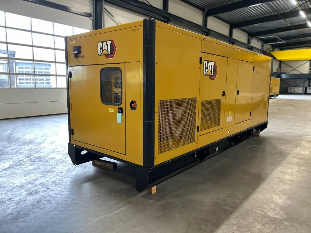 Groupe électrogène diesel Caterpillar 715 kVA triphasé – DE715E0 — vue 4