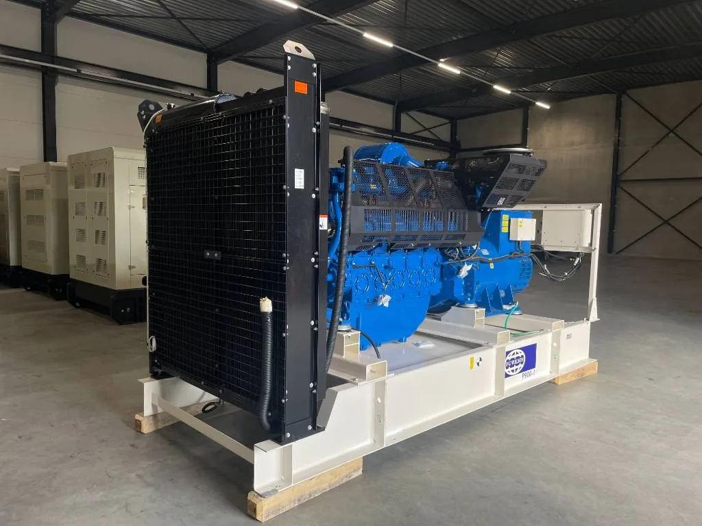 Groupe électrogène diesel FG Wilson 900 kVA triphasé – P900-1 — vue 2