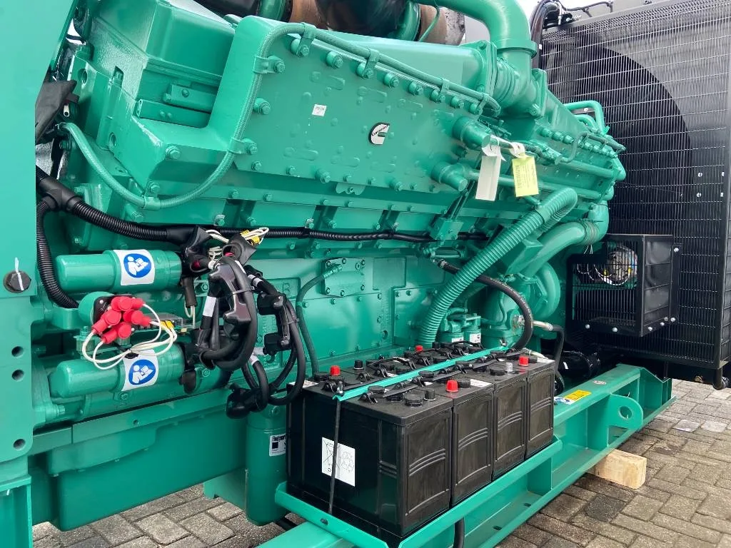 Groupe électrogène diesel Cummins 1 400 kVA triphasé – C1400D5 — vue 5