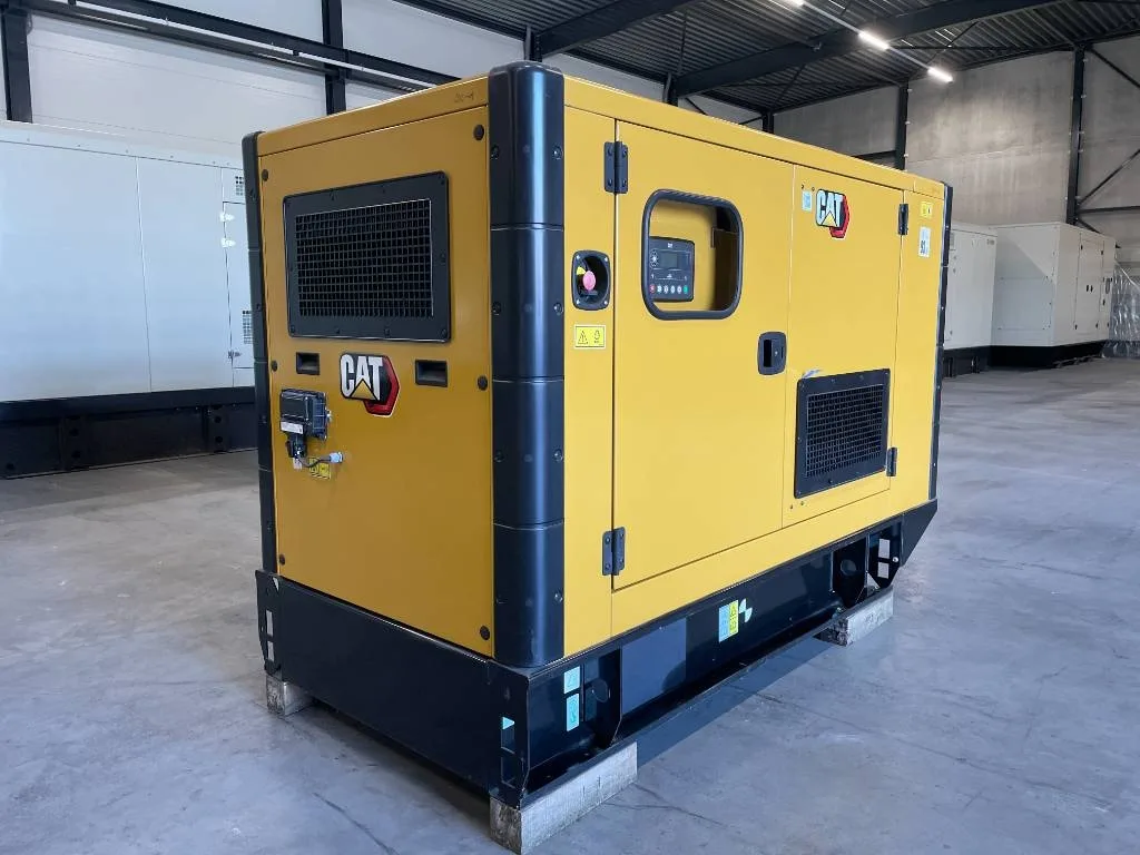 Groupe électrogène diesel Caterpillar 65 kVA triphasé – DE65E0 — vue 2
