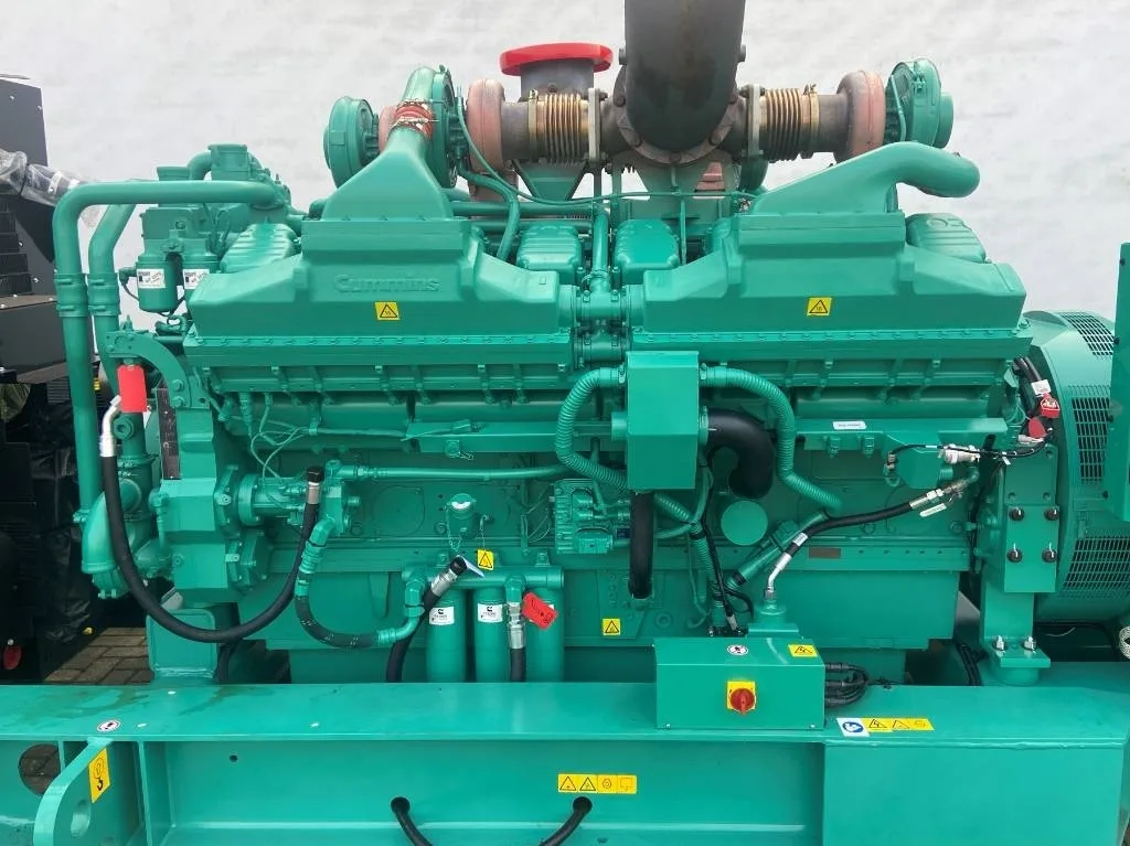 Groupe électrogène diesel Cummins 2 250 kVA triphasé – C2250D5 — vue 3