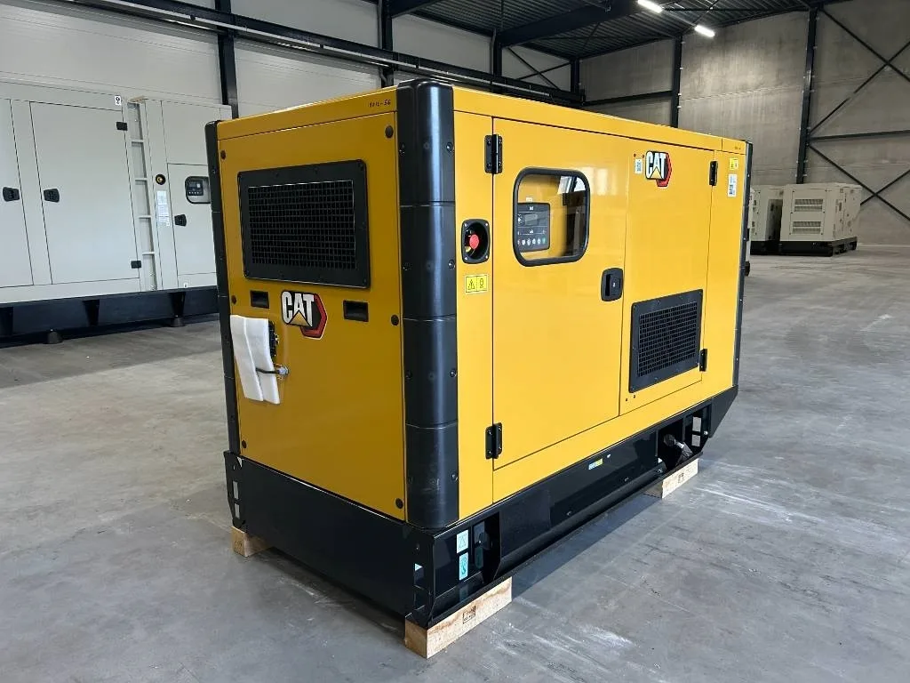 Groupe électrogène diesel Caterpillar 88 kVA triphasé – DE88E0 — vue 2