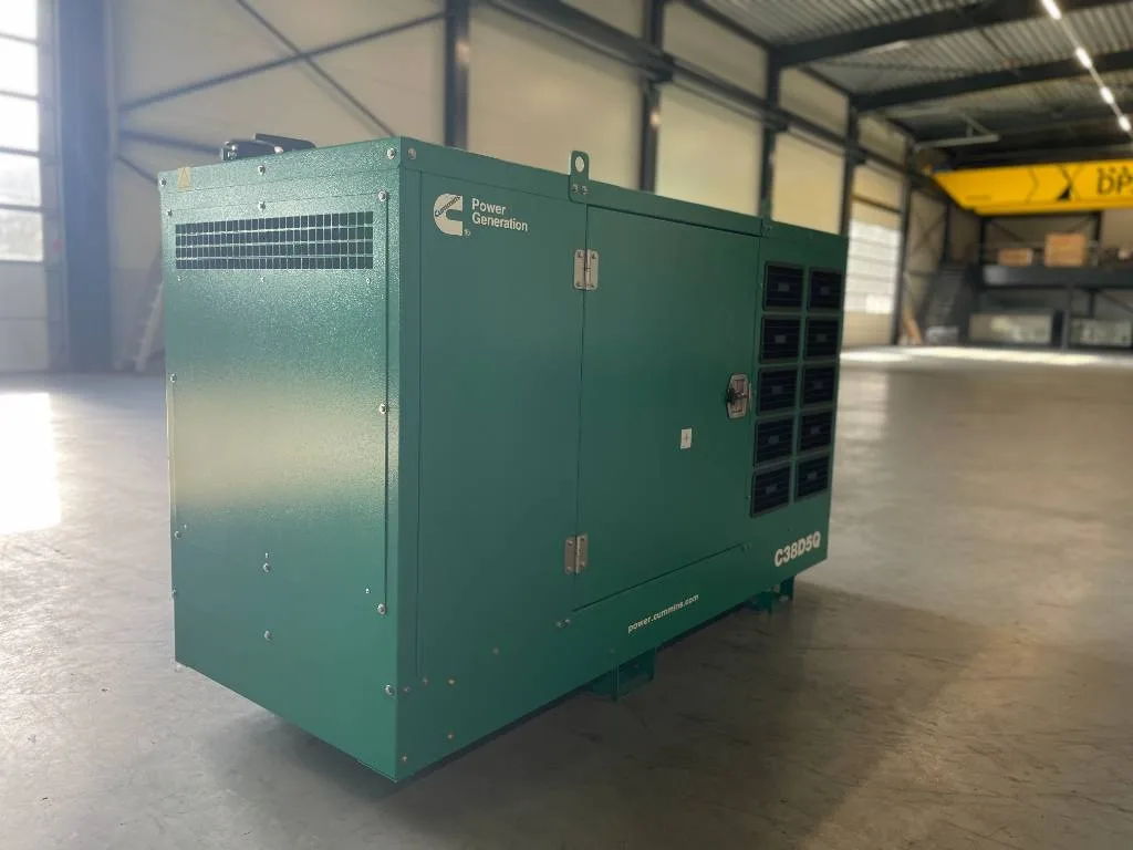 Groupe électrogène diesel Cummins 38 kVA triphasé – C38D5Q — vue 4