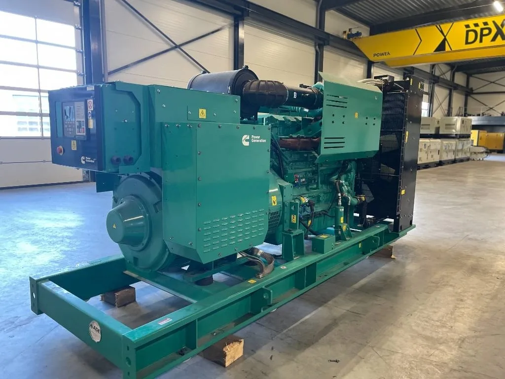 Groupe électrogène diesel Cummins 900 kVA triphasé – C900D5 — vue 4