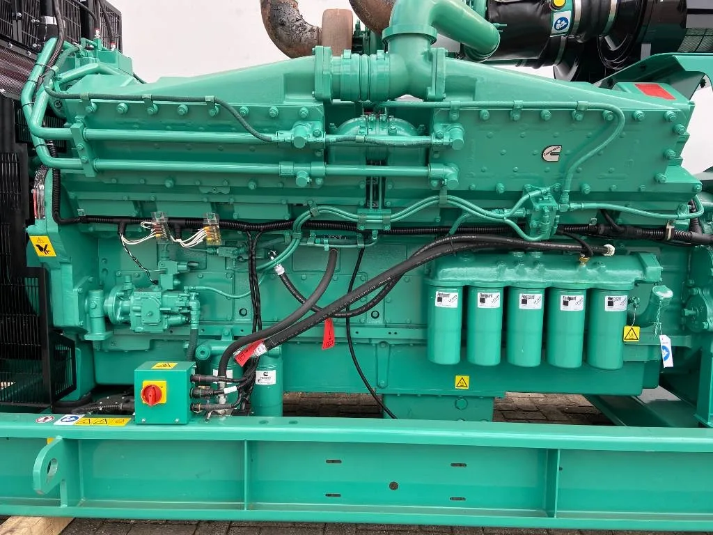 Groupe électrogène diesel Cummins 1 400 kVA triphasé – C1400D5 — vue 3