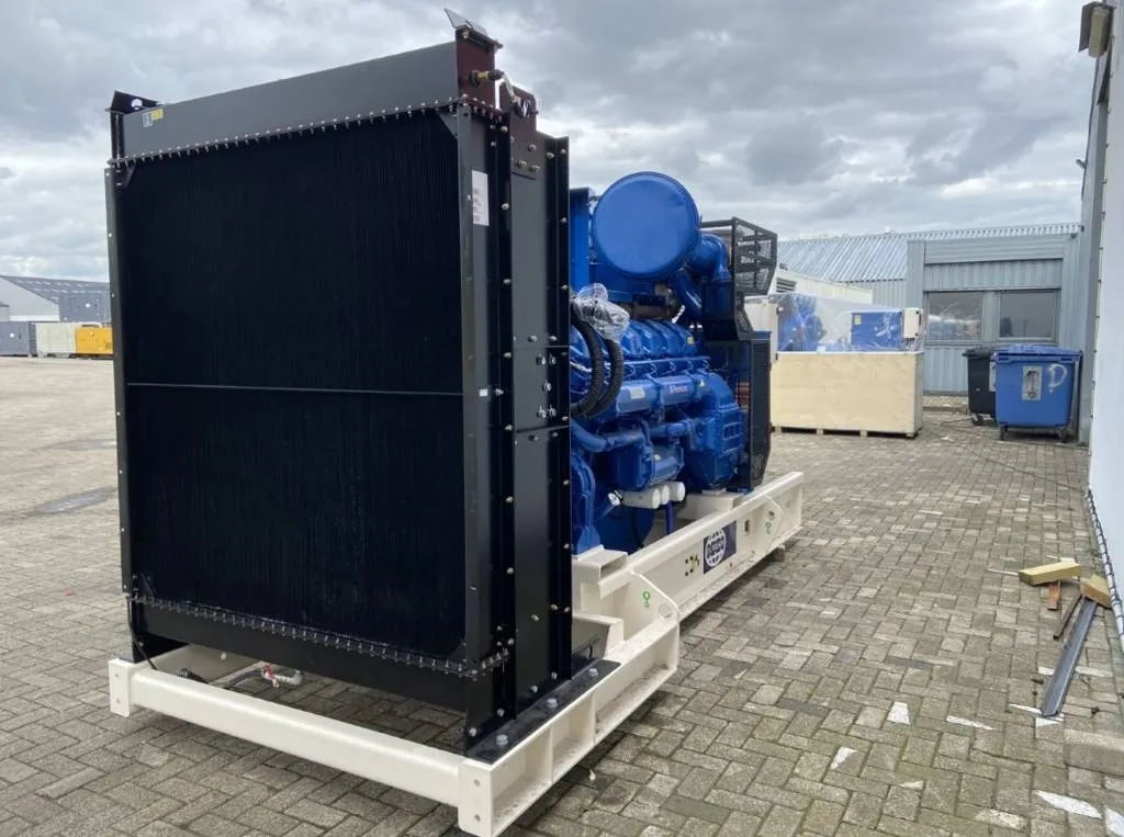 Groupe électrogène diesel FG Wilson 1 375 kVA triphasé – P1375-1 — vue 2