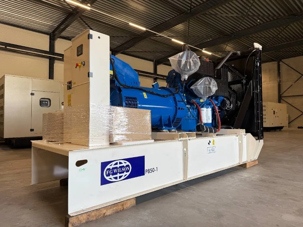 Groupe électrogène diesel FG Wilson 850 kVA triphasé – P850-1 — vue 2