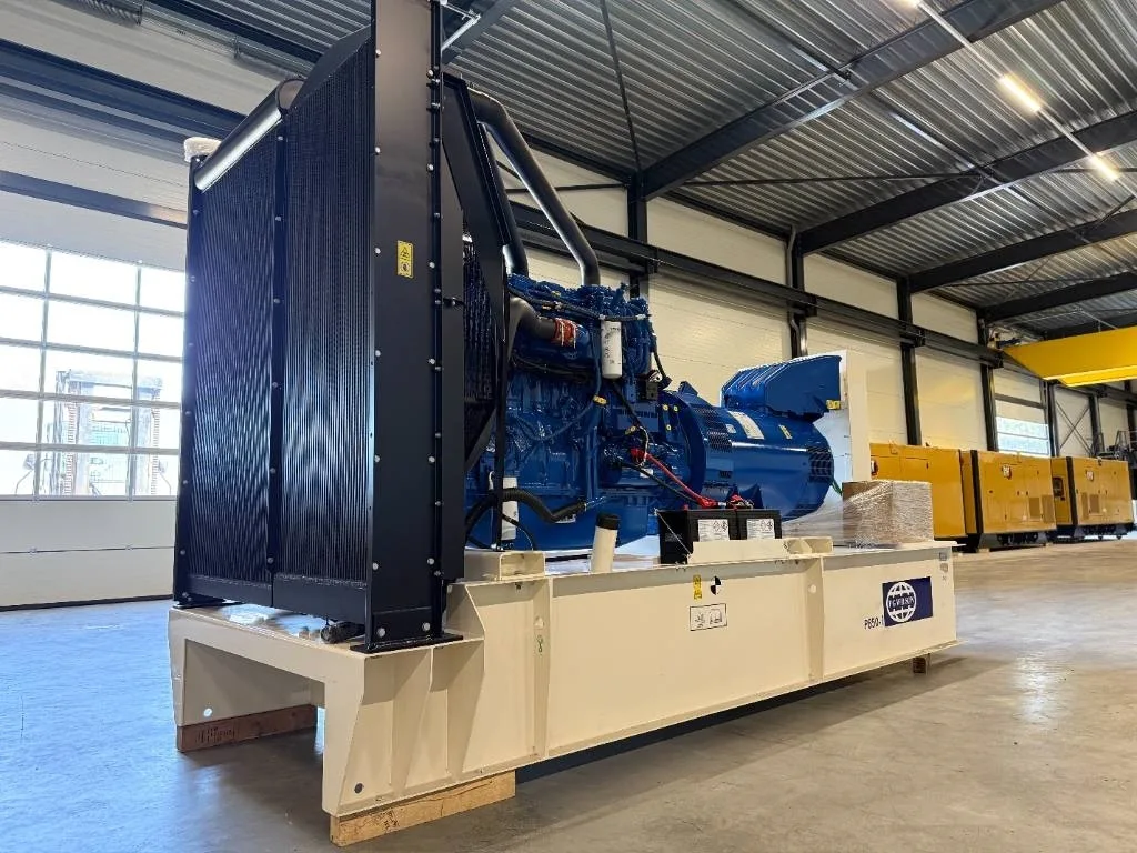 Groupe électrogène diesel FG Wilson 850 kVA triphasé – P850-1 — vue 4