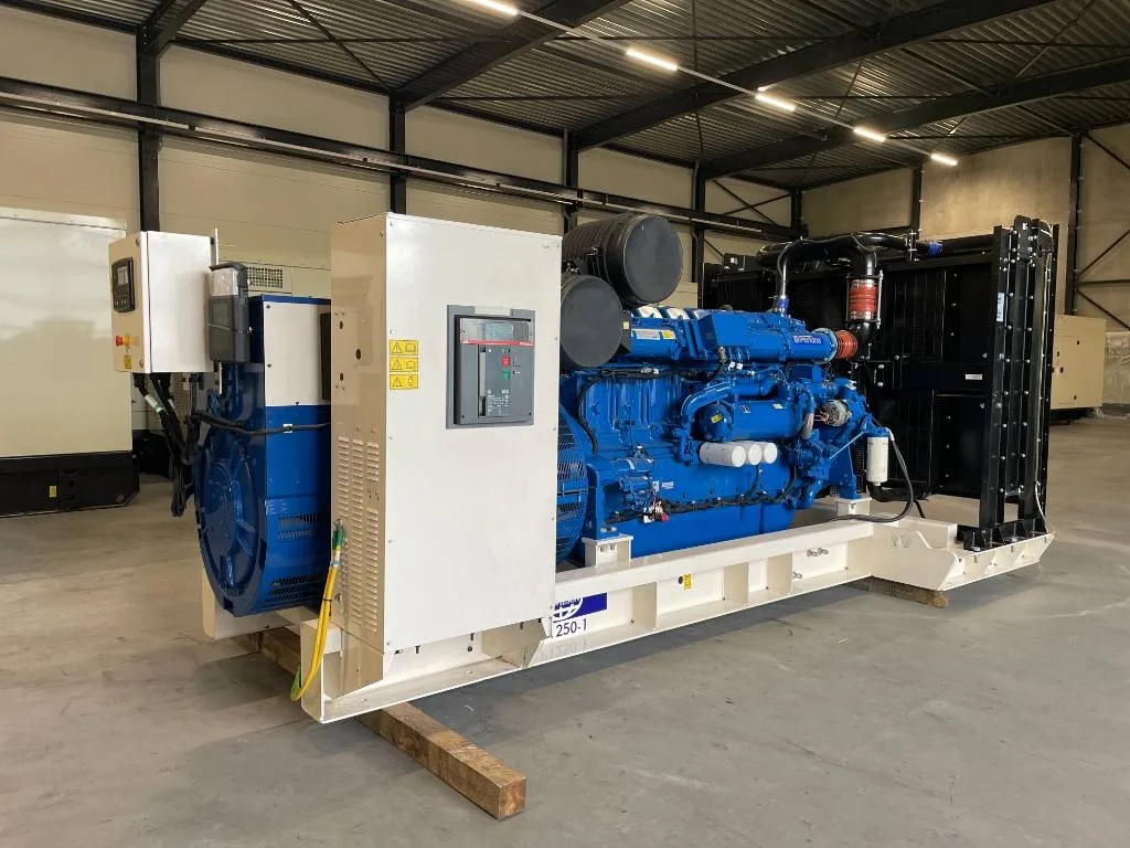 Groupe électrogène diesel FG Wilson 1 250 kVA triphasé – P1250-1 — vue 2