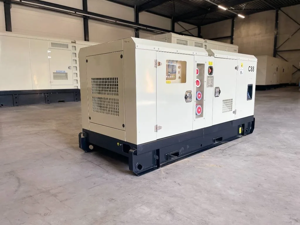 Groupe électrogène diesel Cummins 88 kVA triphasé – 4BTA3.9-G11 — vue 2