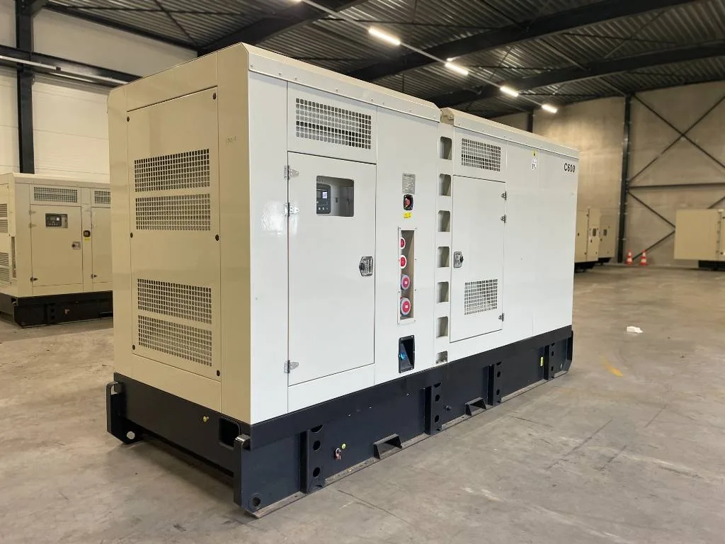 Groupe électrogène diesel Cummins 600 kVA triphasé – QSZ13-G10 — vue 2
