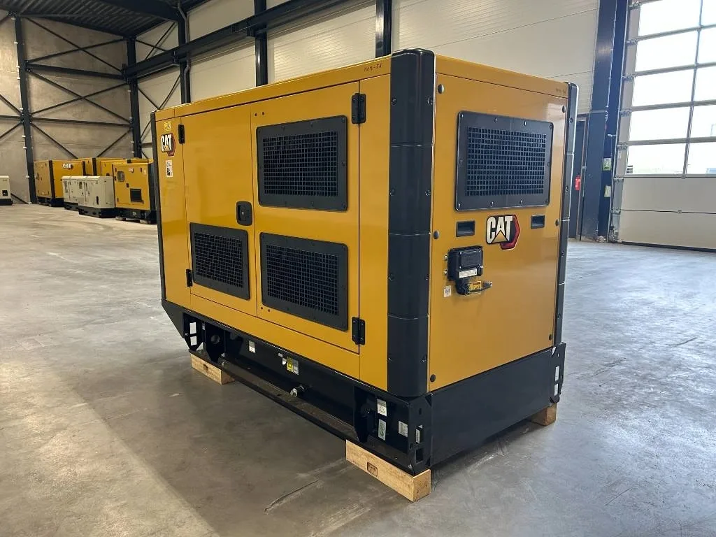 Groupe électrogène diesel Caterpillar 88 kVA triphasé – DE88E0 — vue 3