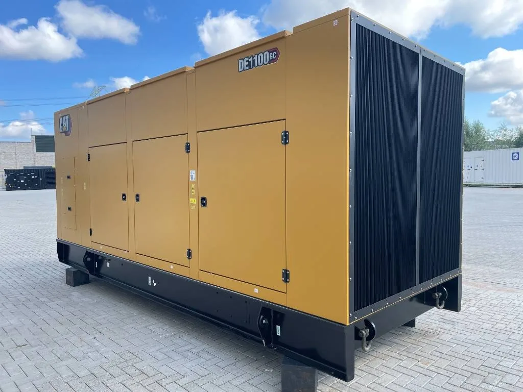 Groupe électrogène diesel Caterpillar 1 100 kVA triphasé – DE1100GC — vue 3