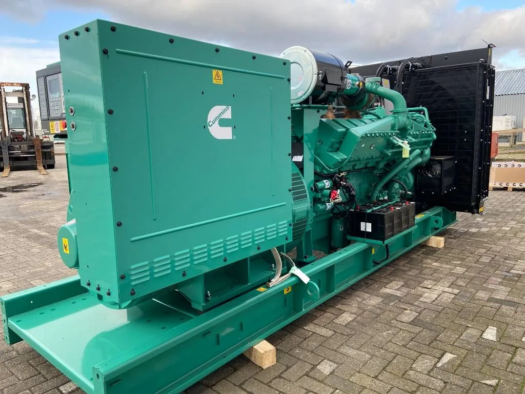 Groupe électrogène diesel Cummins 1 400 kVA triphasé – C1400D5 — vue 2