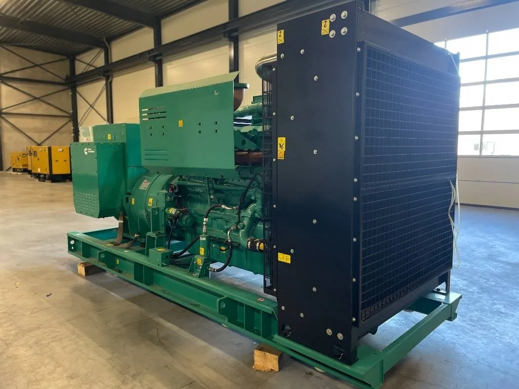Groupe électrogène diesel Cummins 900 kVA triphasé – C900D5 — vue 3