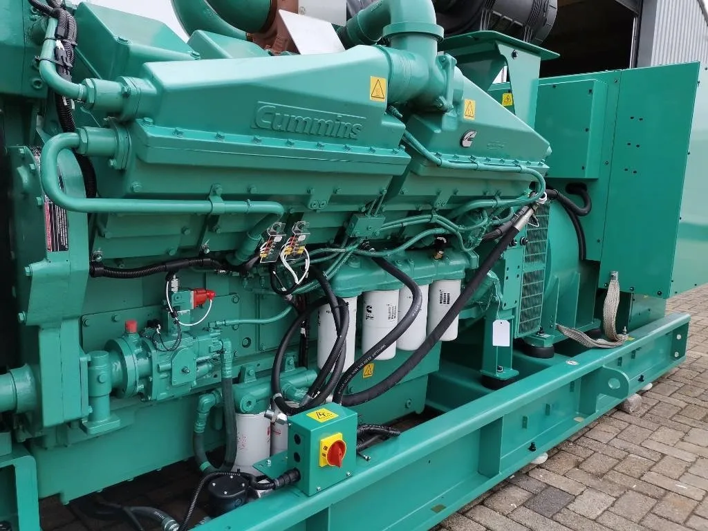 Groupe électrogène diesel Cummins 1 100 kVA triphasé – C1100D5B — vue 5