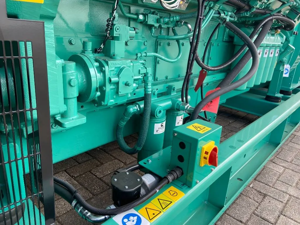 Groupe électrogène diesel Cummins 1 400 kVA triphasé – C1400D5 — vue 4