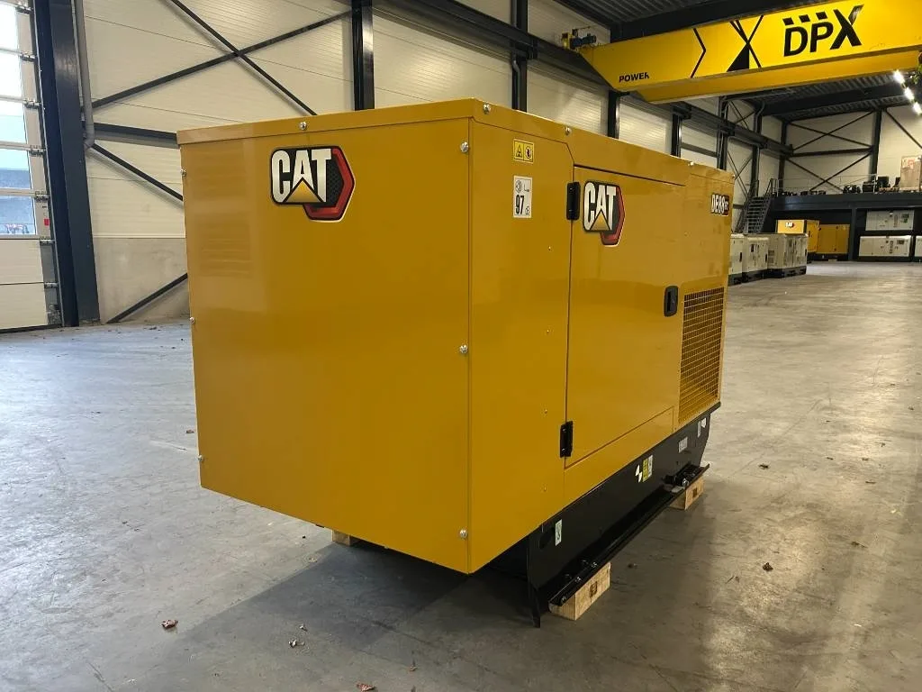 Groupe électrogène diesel Caterpillar 88 kVA triphasé – DE88GC — vue 4