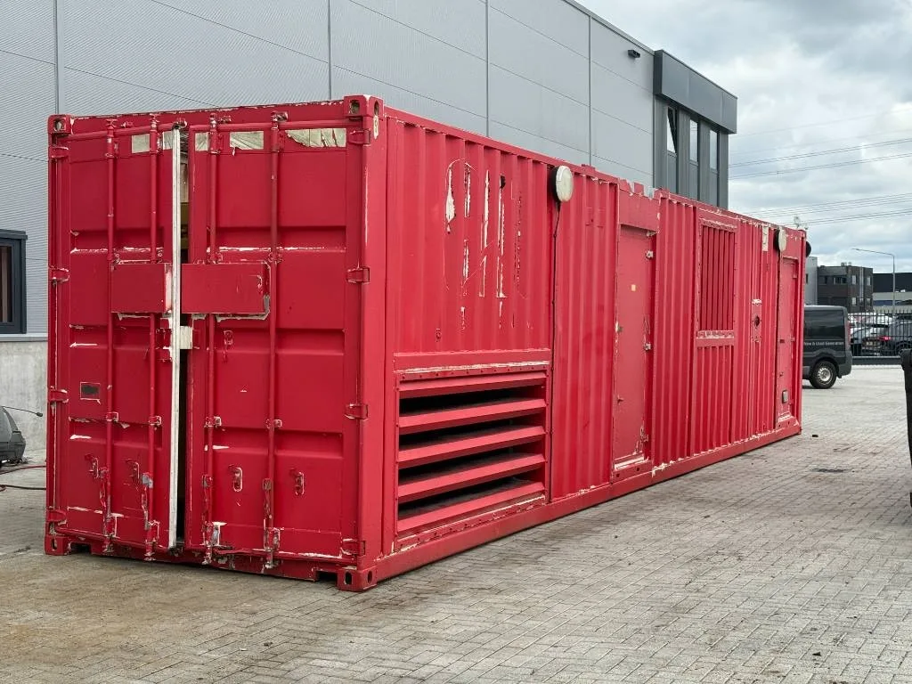 Groupe électrogène diesel Caterpillar 2 250 kVA triphasé – XQ2000 — vue 2