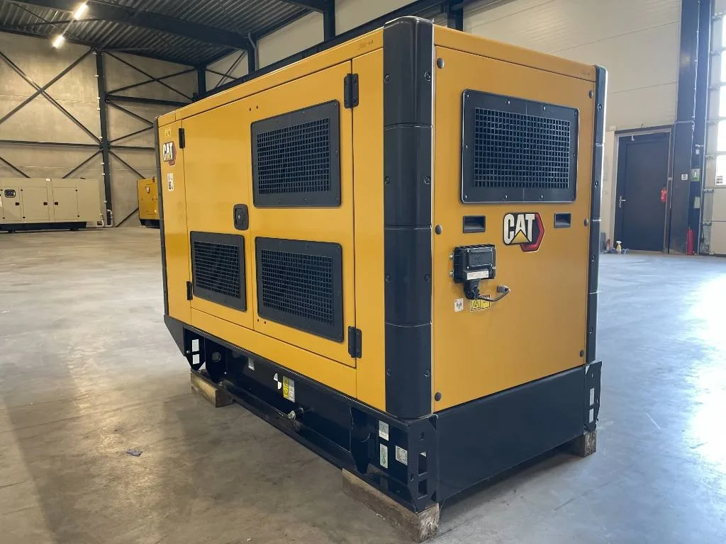 Groupe électrogène diesel Caterpillar 65 kVA triphasé – DE65E0 — vue 3