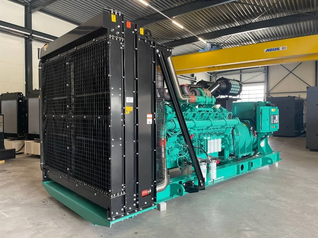 Groupe électrogène diesel Cummins 2 250 kVA triphasé – C2250D5E — vue 2