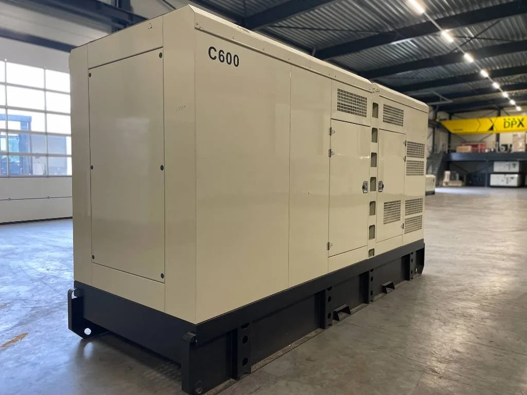 Groupe électrogène diesel Cummins 600 kVA triphasé – QSZ13-G10 — vue 4