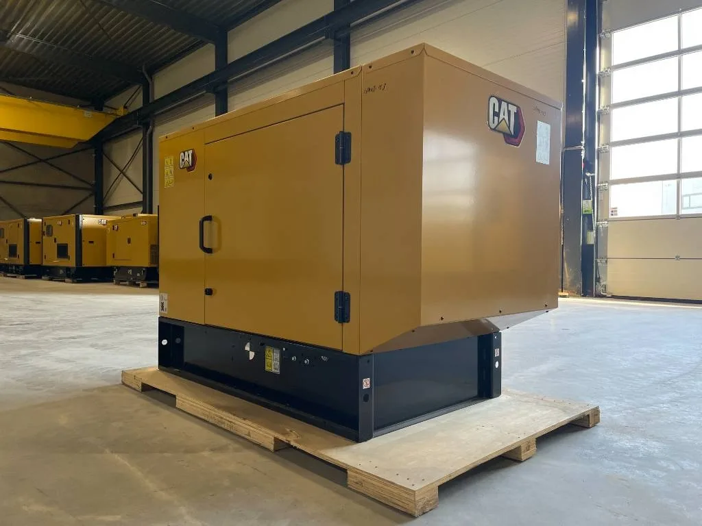 Groupe électrogène diesel Caterpillar 22 kVA triphasé – DE22E3 — vue 3