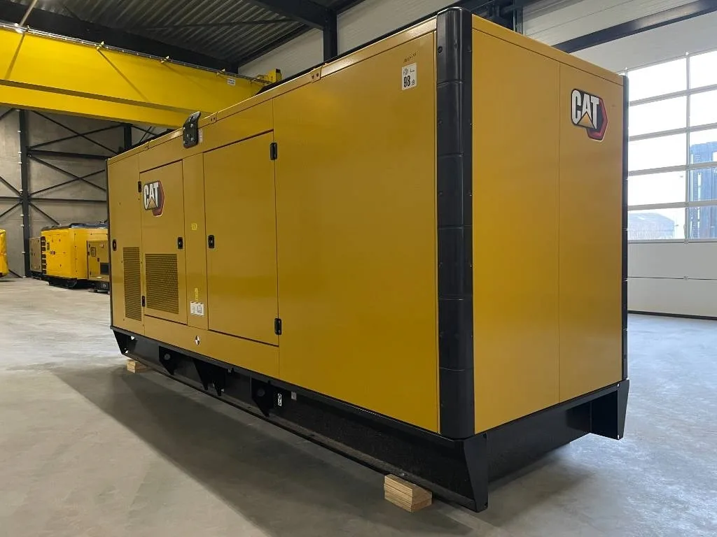 Groupe électrogène diesel Caterpillar 550 kVA triphasé – DE550E0 — vue 3
